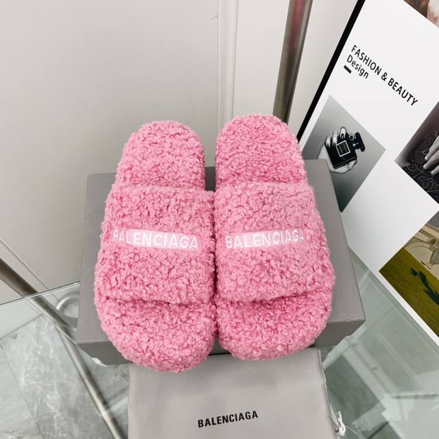 顶级版本 厚底真羊毛！新色！Balenciag 巴黎世家潮品毛拖 ！ 最新的 Political Campaign 徽标刺绣！高级感满满当当！ 欧美名媛 明星